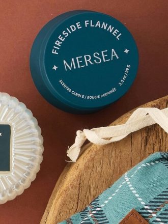 Mersea Şömine Yanı Flanel Oyuncak Mağazası Teneke Mum Mersea Şömine Yanı Flanel Oyuncak Mağazası Teneke Mum